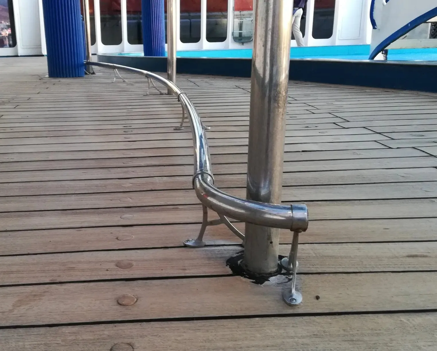 Floor-Mount Bracket for 1-1/2" Tubing