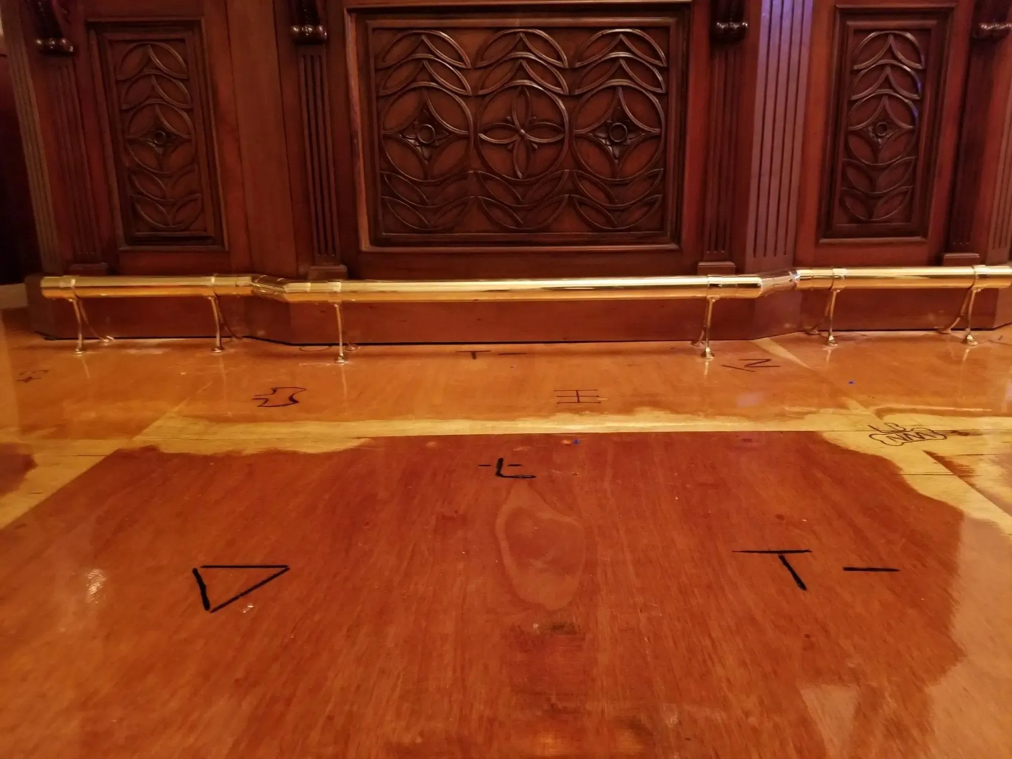 Floor-Mount Bracket for 1-1/2" Tubing
