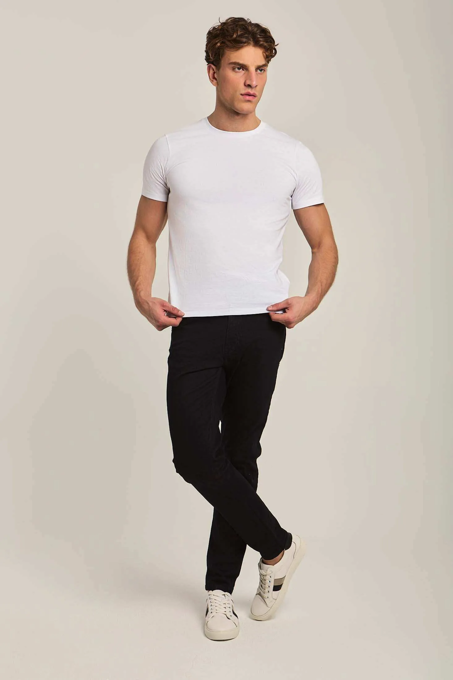 Men Slim Fit Tapered Leg  Jeans - Black