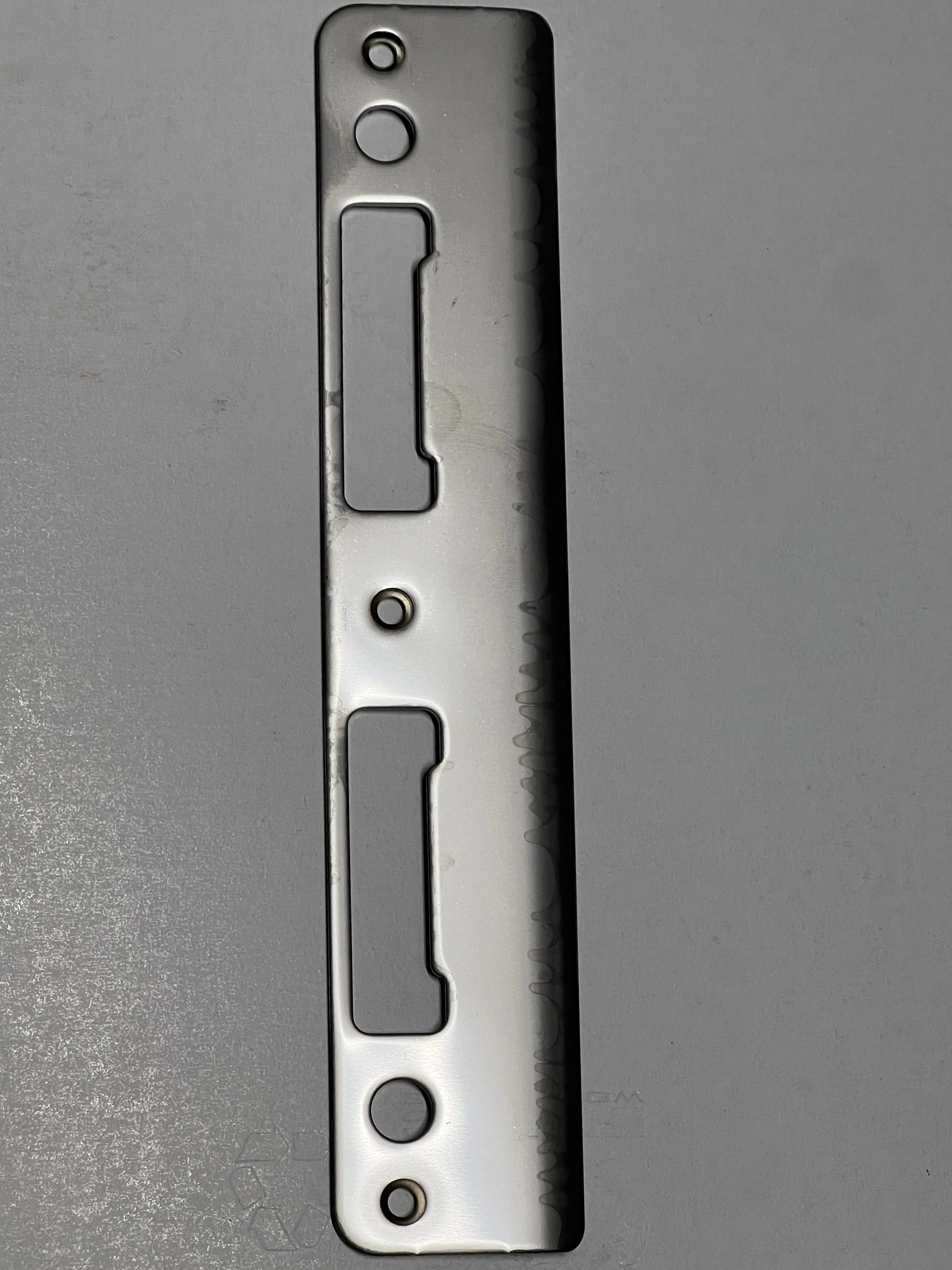 S4019 Hoppe LATCH AND DEADBOLT STRIKE
WITH CURVED LIP